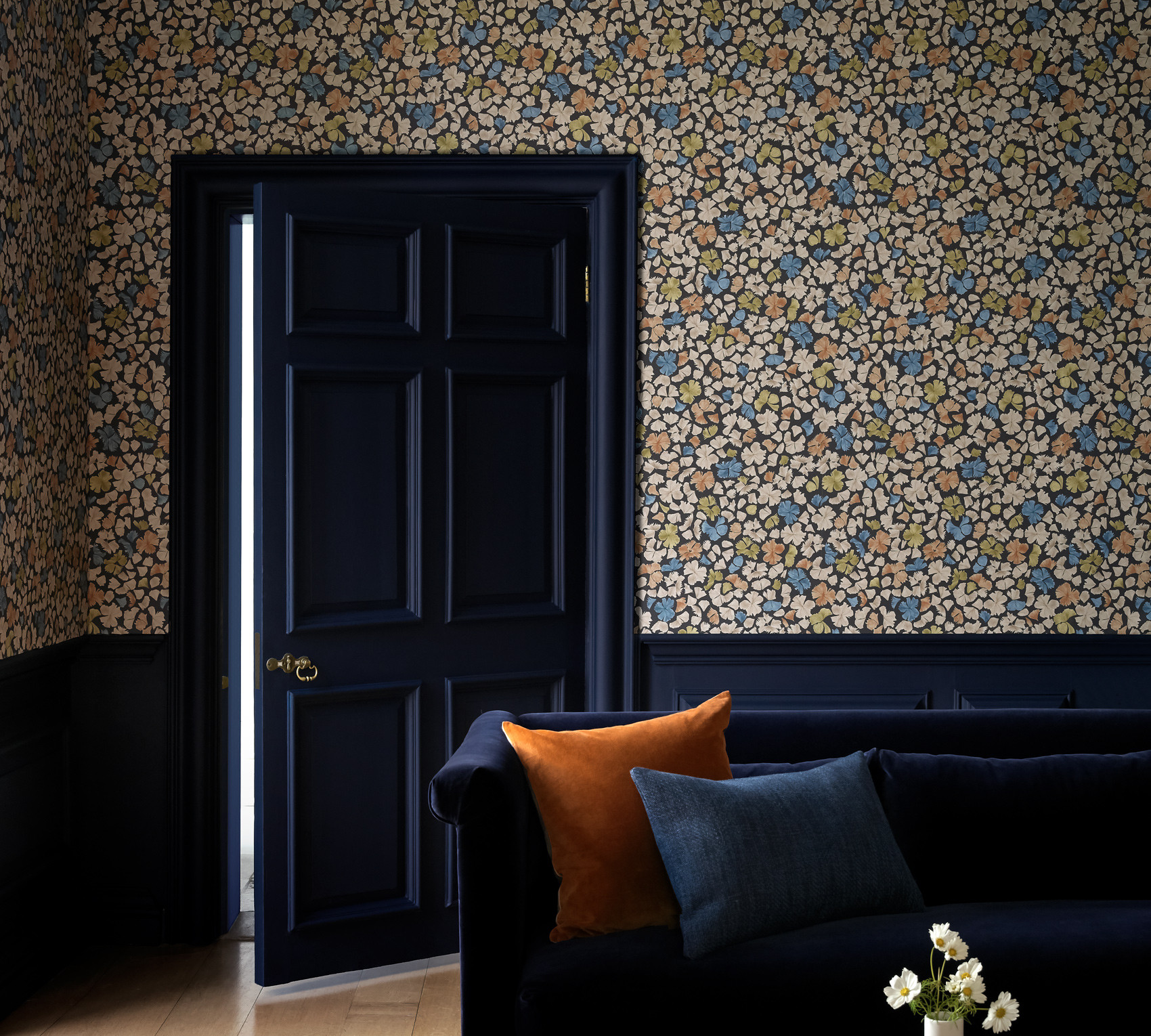 Обои Paint & Paper Library Botany Feather Flora 0360FESOBAZ фото в интерьере